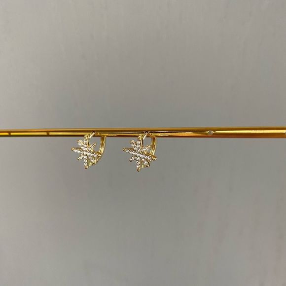 18K Gold Plated North Stars Helix Hoop Huggies Earrings - Picture 4 of 4